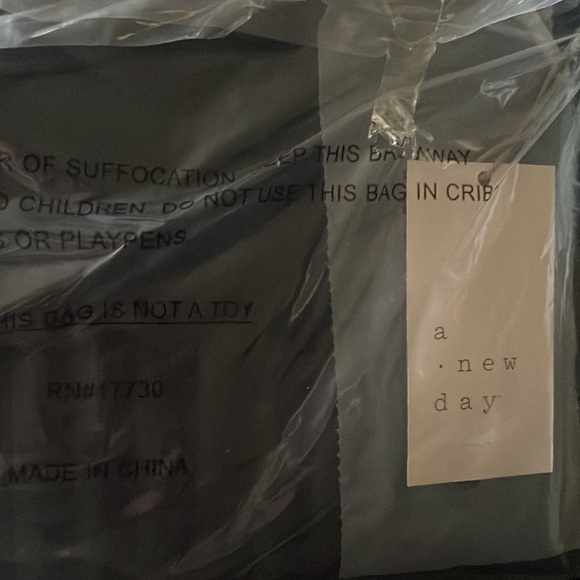 Limited Edition Vegan Leather Quilted Wristlet - Picture 2 of 3